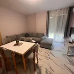 Niki Shen Gjin Апартаменты