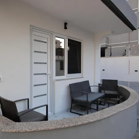 Niki Shen Gjin Apartment